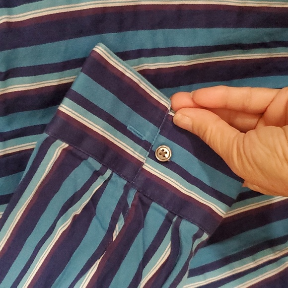 Woman's Van Heusen Studio Button Up Blouse Size Large - Picture 4 of 10